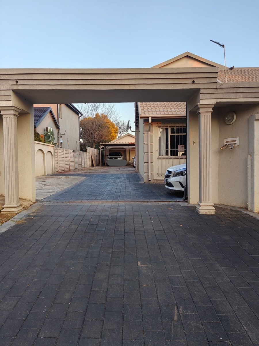 4 Bedroom Property for Sale in Brackendowns Gauteng
