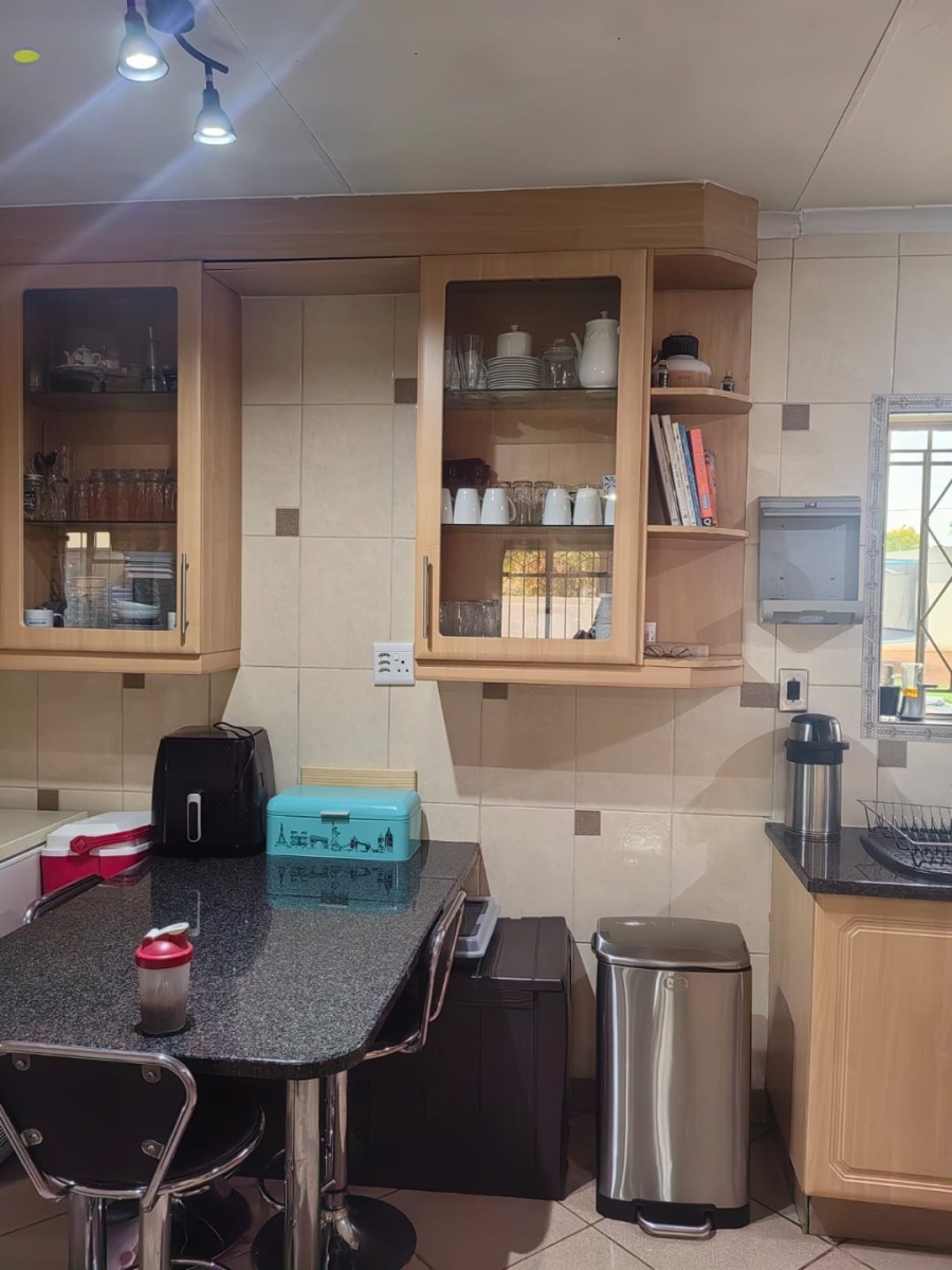 4 Bedroom Property for Sale in Brackendowns Gauteng