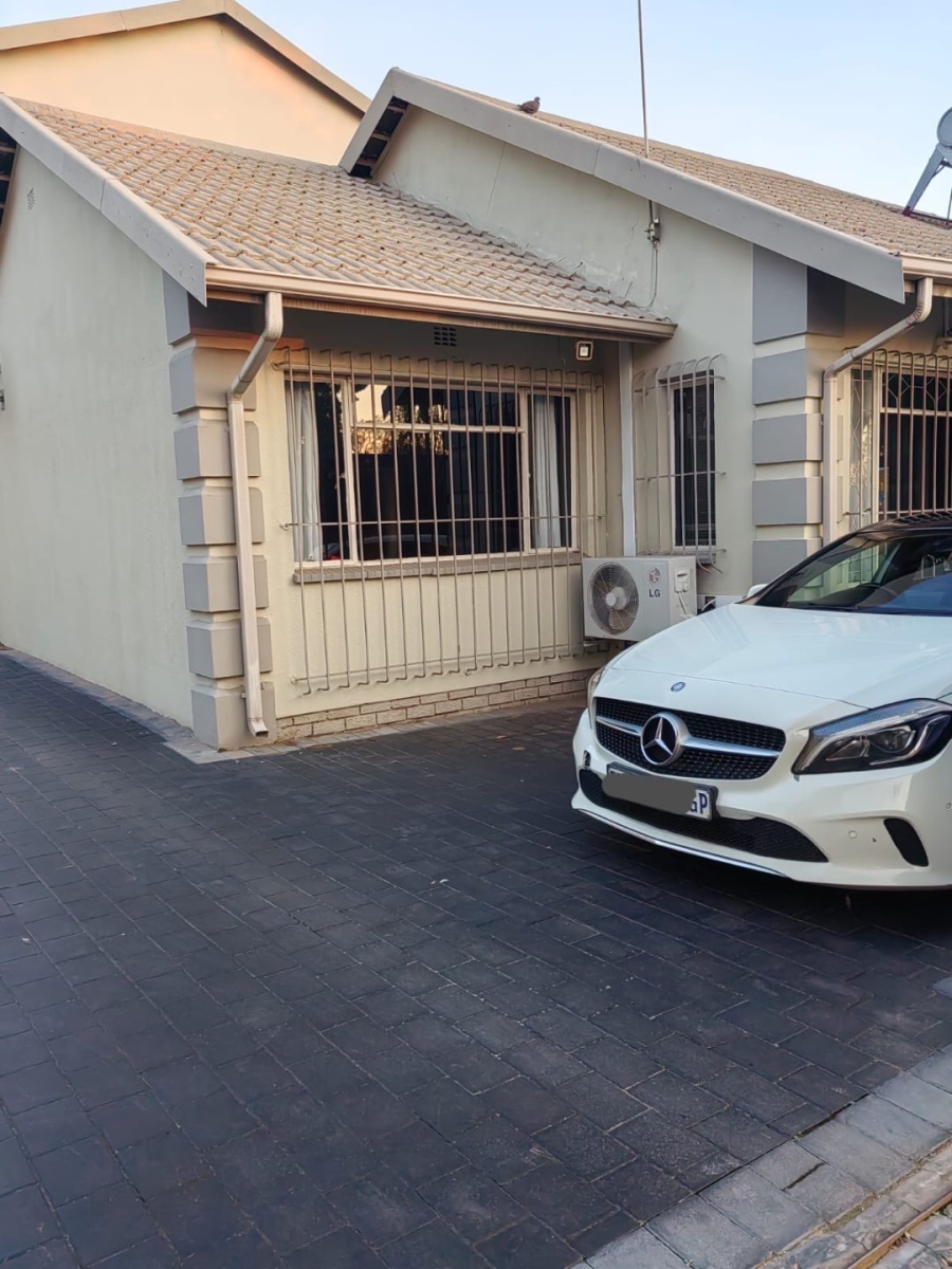 4 Bedroom Property for Sale in Brackendowns Gauteng