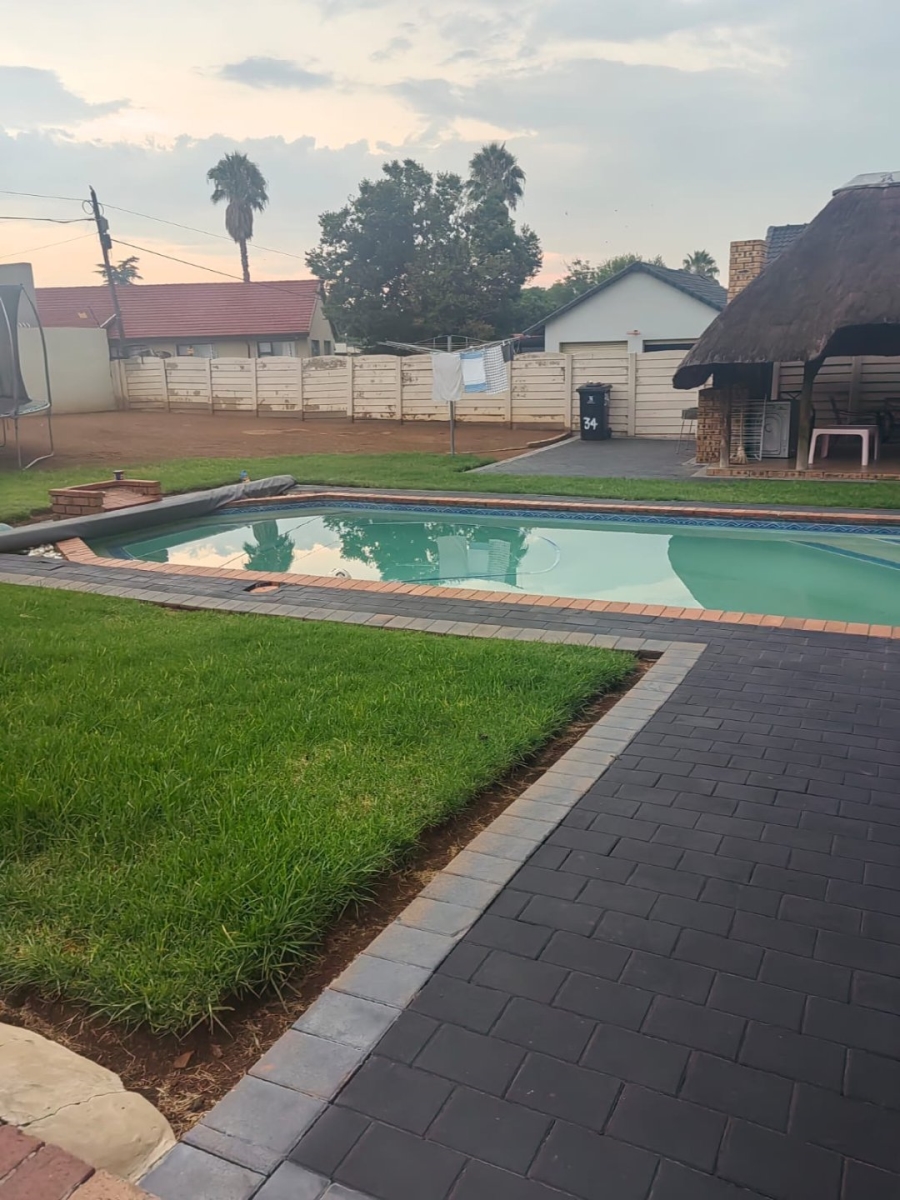 4 Bedroom Property for Sale in Brackendowns Gauteng
