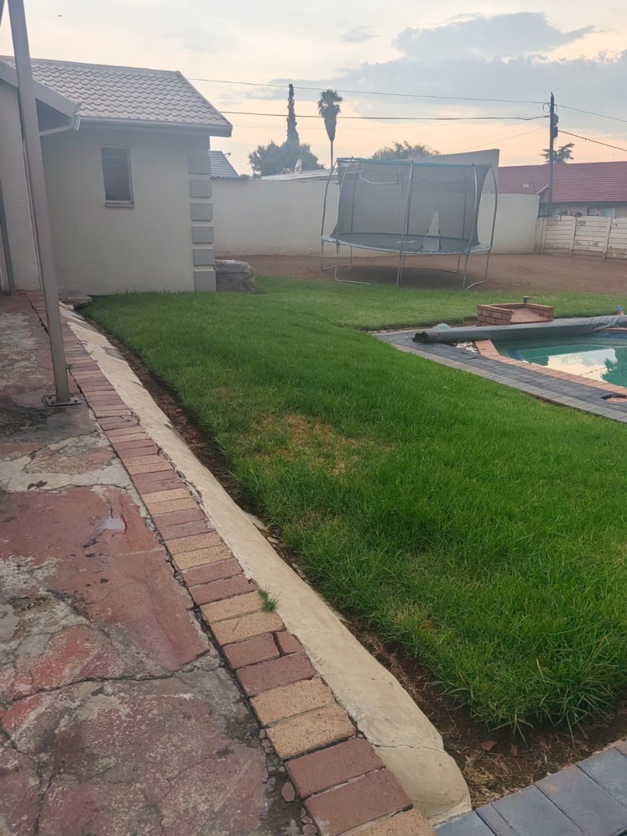 4 Bedroom Property for Sale in Brackendowns Gauteng