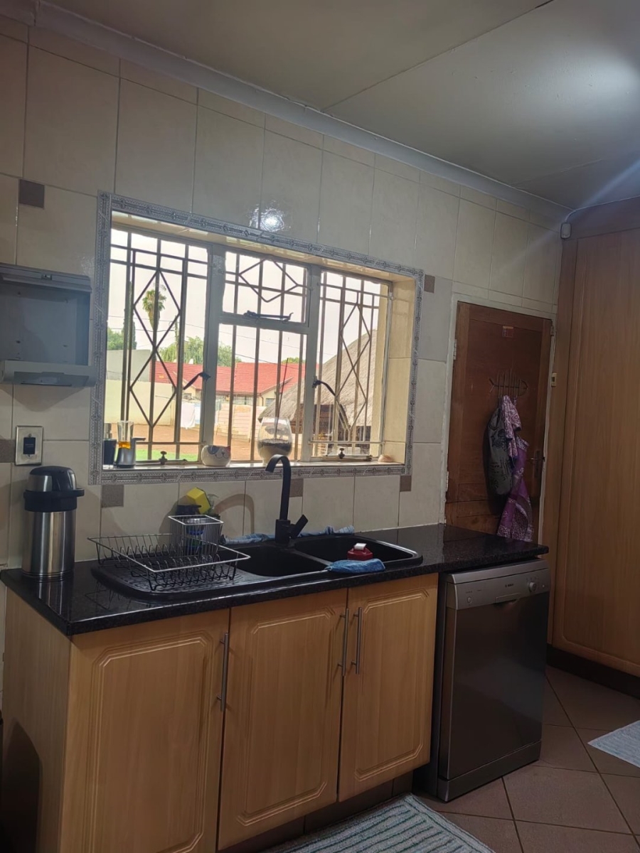 4 Bedroom Property for Sale in Brackendowns Gauteng