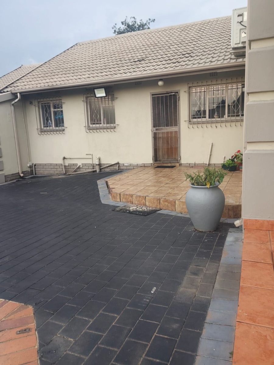 4 Bedroom Property for Sale in Brackendowns Gauteng