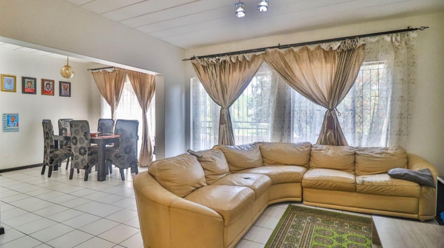 3 Bedroom Property for Sale in Corlett Gardens Gauteng