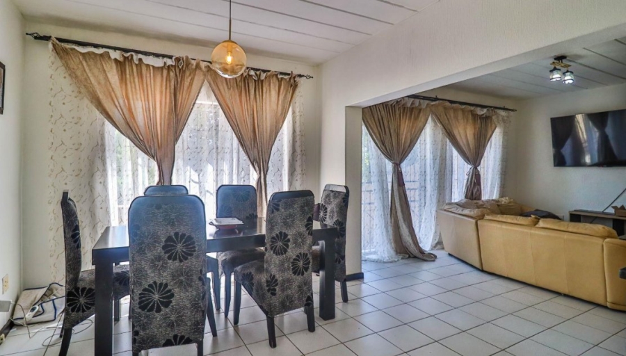 3 Bedroom Property for Sale in Corlett Gardens Gauteng
