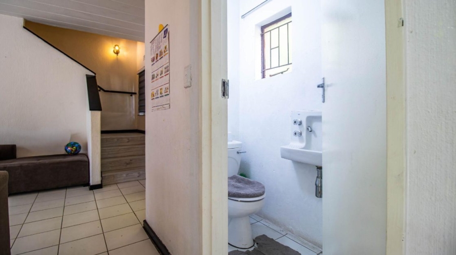 3 Bedroom Property for Sale in Corlett Gardens Gauteng