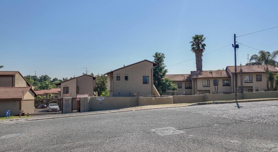 3 Bedroom Property for Sale in Corlett Gardens Gauteng