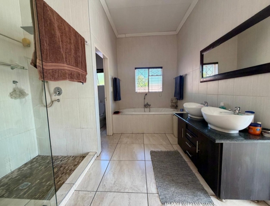 4 Bedroom Property for Sale in Three Rivers Gauteng