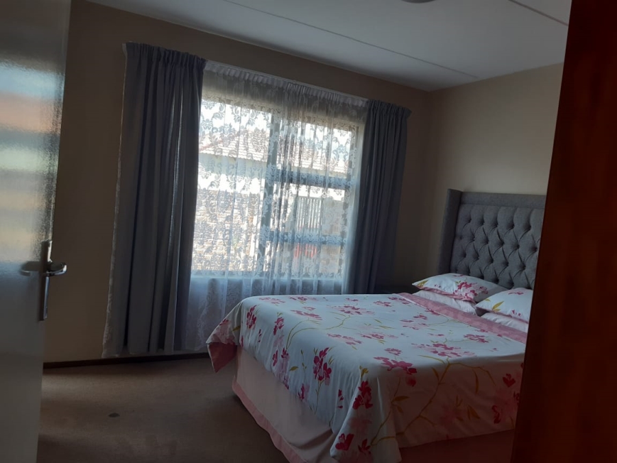 To Let  Bedroom Property for Rent in Parkrand Gauteng