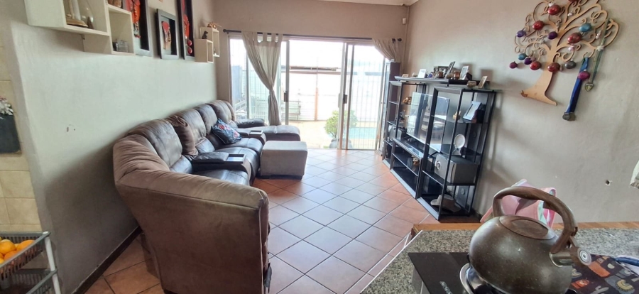 5 Bedroom Property for Sale in Pretoria Gardens Gauteng