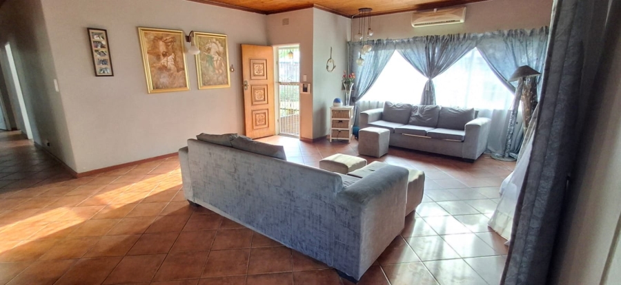5 Bedroom Property for Sale in Pretoria Gardens Gauteng