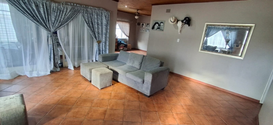 5 Bedroom Property for Sale in Pretoria Gardens Gauteng