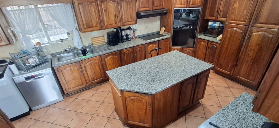 5 Bedroom Property for Sale in Pretoria Gardens Gauteng