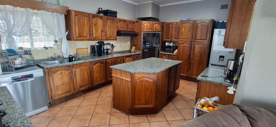 5 Bedroom Property for Sale in Pretoria Gardens Gauteng