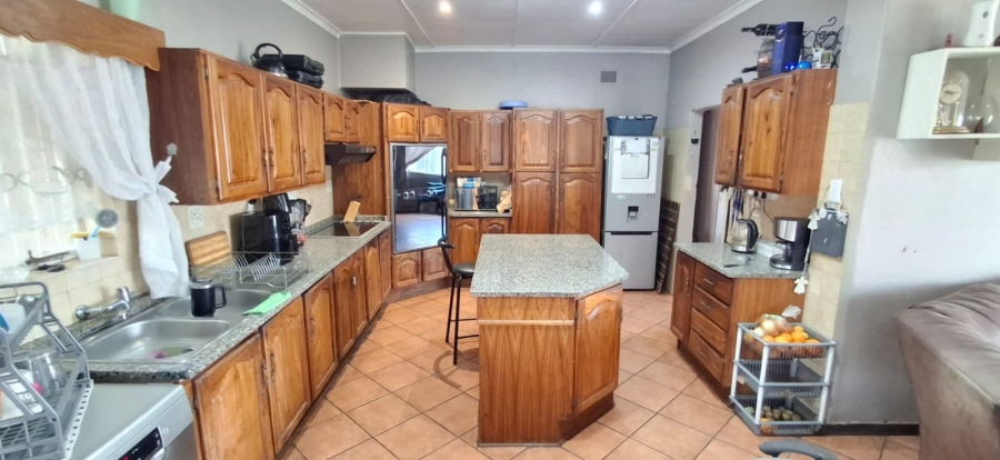 5 Bedroom Property for Sale in Pretoria Gardens Gauteng