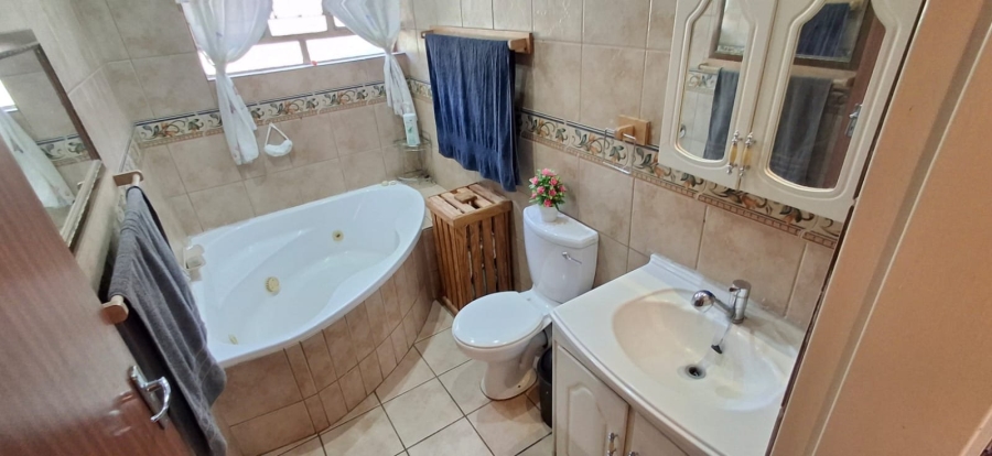 5 Bedroom Property for Sale in Pretoria Gardens Gauteng