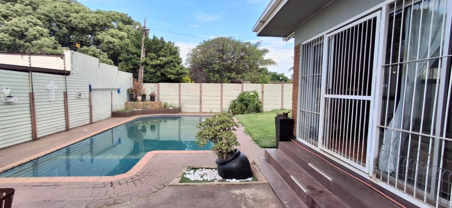 5 Bedroom Property for Sale in Pretoria Gardens Gauteng