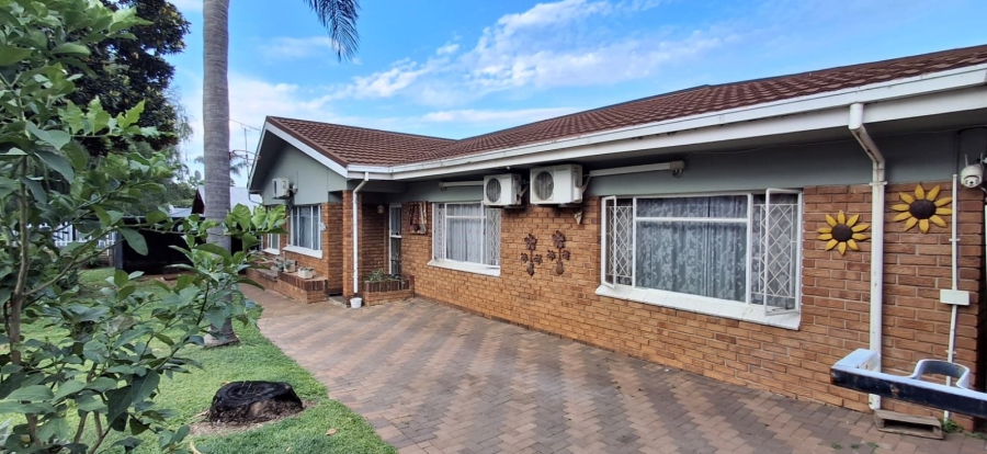 5 Bedroom Property for Sale in Pretoria Gardens Gauteng