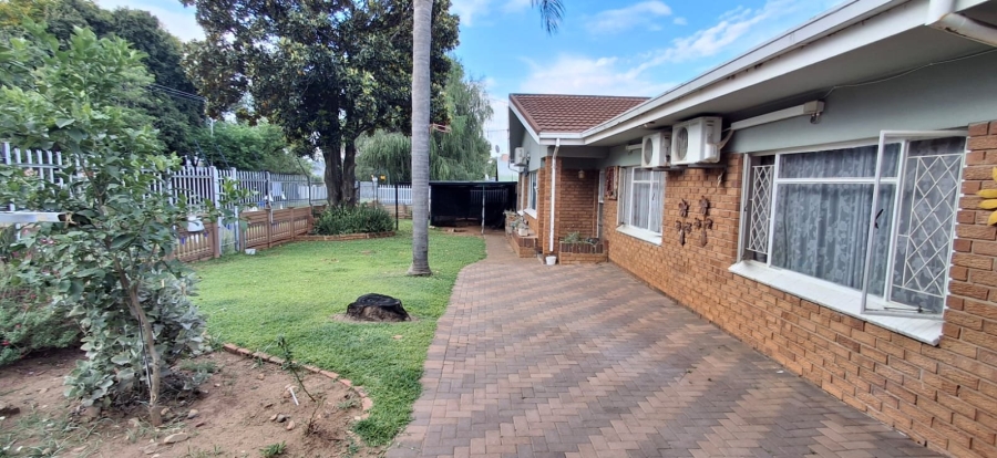 5 Bedroom Property for Sale in Pretoria Gardens Gauteng