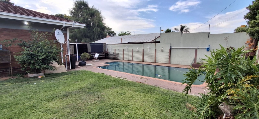 5 Bedroom Property for Sale in Pretoria Gardens Gauteng