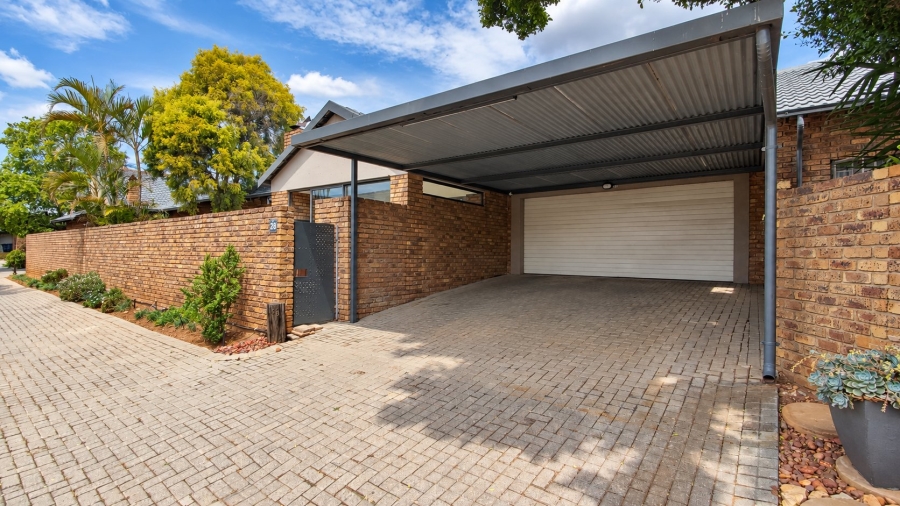 2 Bedroom Property for Sale in Rooihuiskraal North Gauteng