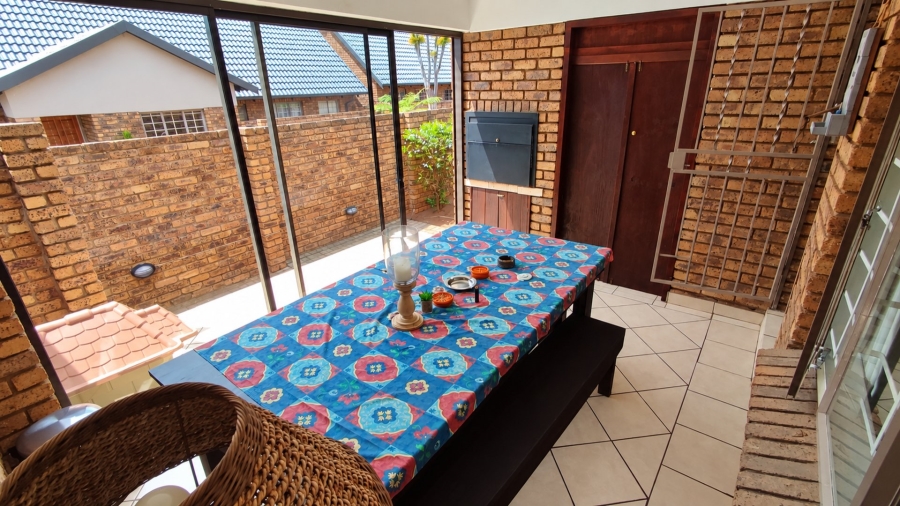 2 Bedroom Property for Sale in Rooihuiskraal North Gauteng