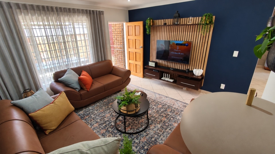 2 Bedroom Property for Sale in Rooihuiskraal North Gauteng