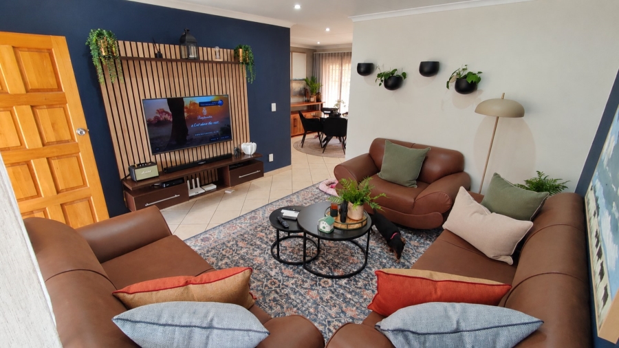 2 Bedroom Property for Sale in Rooihuiskraal North Gauteng
