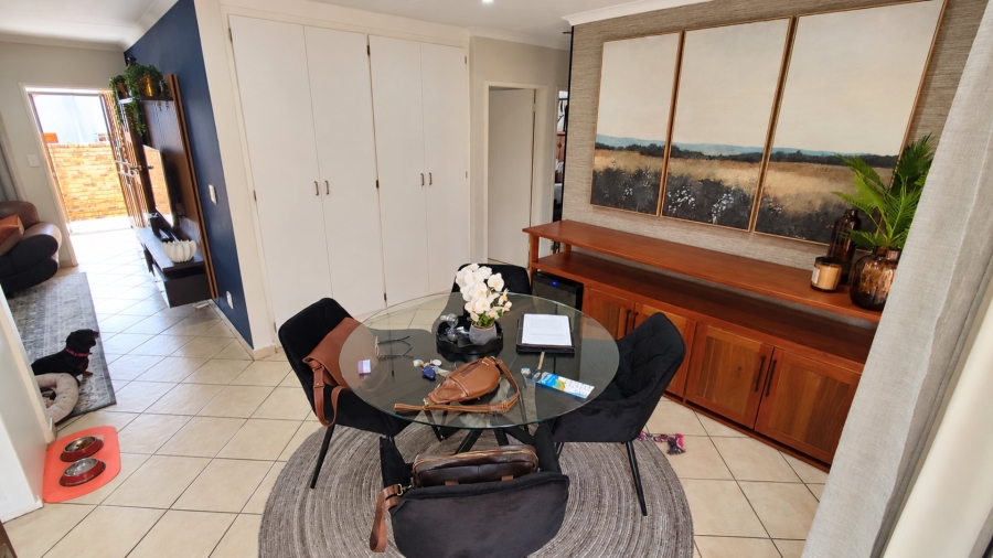 2 Bedroom Property for Sale in Rooihuiskraal North Gauteng