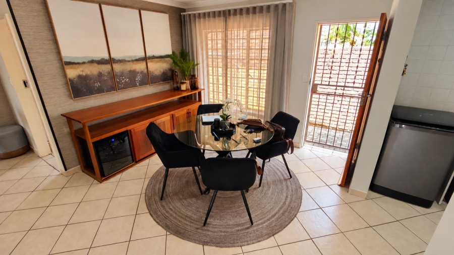 2 Bedroom Property for Sale in Rooihuiskraal North Gauteng