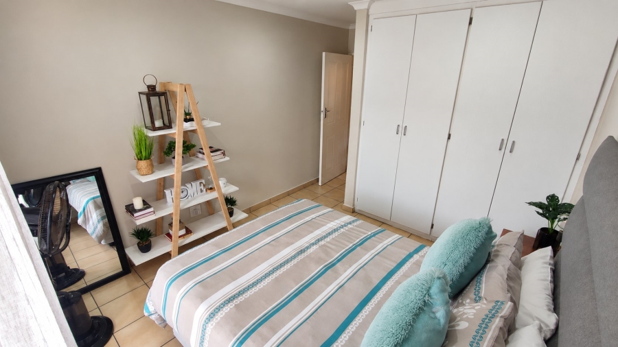 2 Bedroom Property for Sale in Rooihuiskraal North Gauteng
