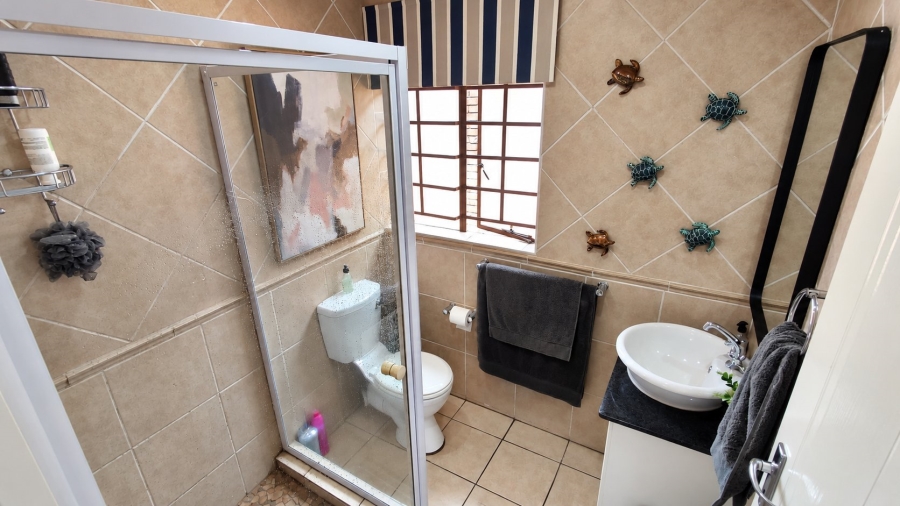 2 Bedroom Property for Sale in Rooihuiskraal North Gauteng