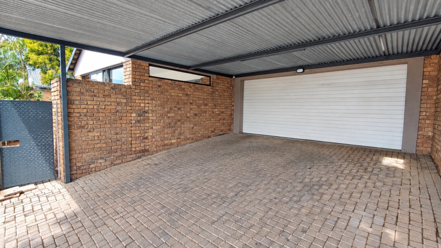 2 Bedroom Property for Sale in Rooihuiskraal North Gauteng