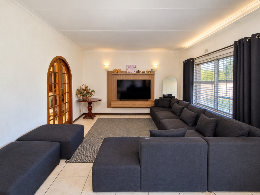4 Bedroom Property for Sale in Rustivia Gauteng