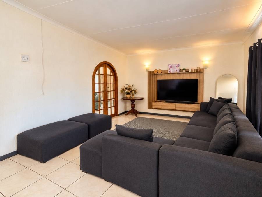 4 Bedroom Property for Sale in Rustivia Gauteng