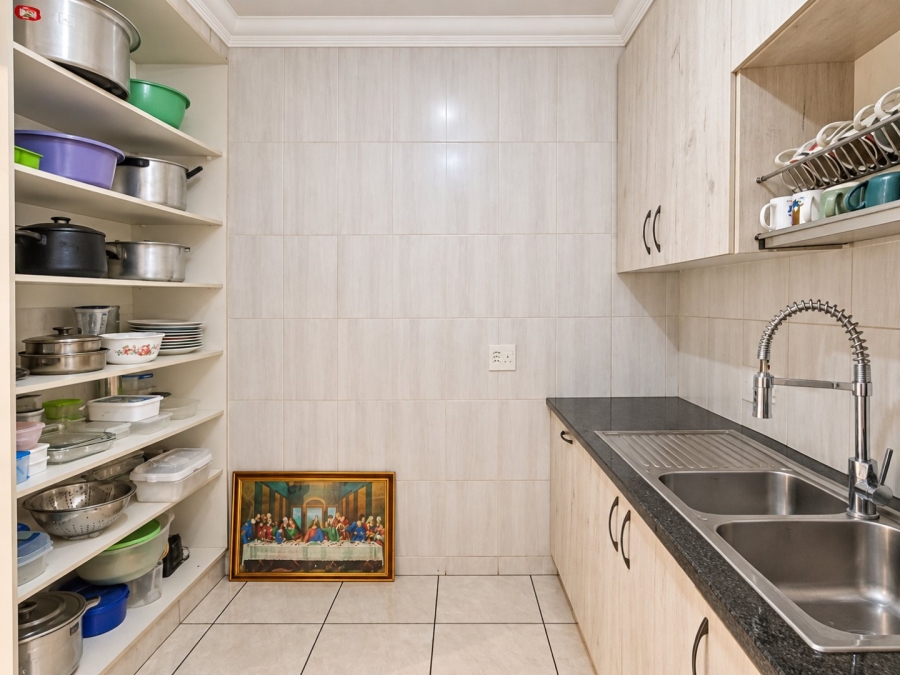 4 Bedroom Property for Sale in Rustivia Gauteng
