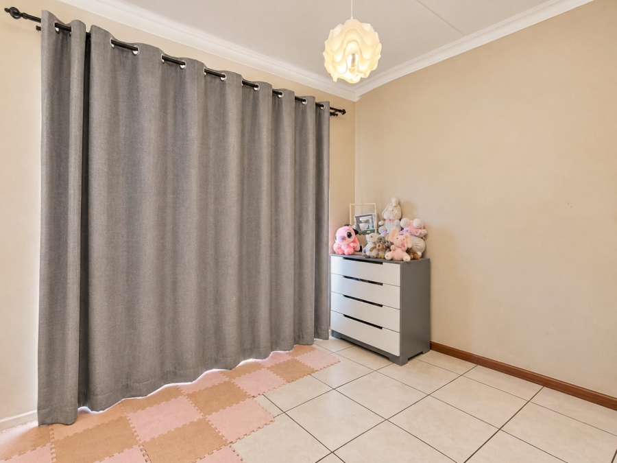 4 Bedroom Property for Sale in Rustivia Gauteng
