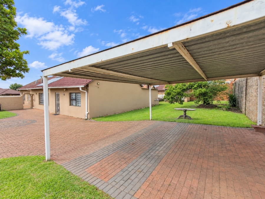 4 Bedroom Property for Sale in Rustivia Gauteng