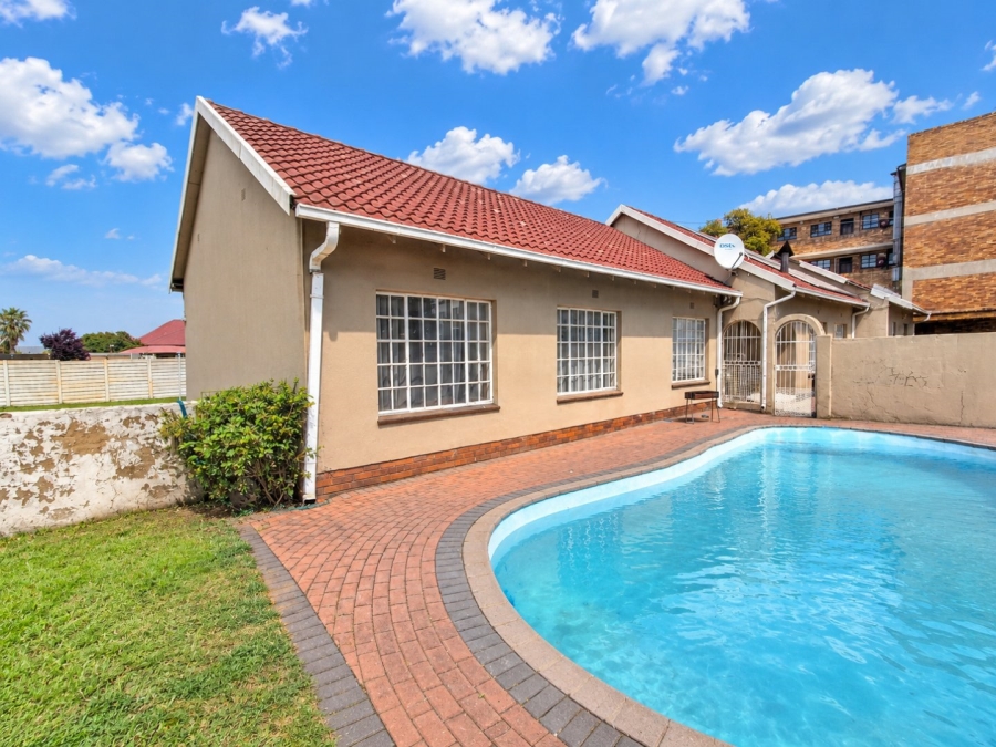 4 Bedroom Property for Sale in Rustivia Gauteng