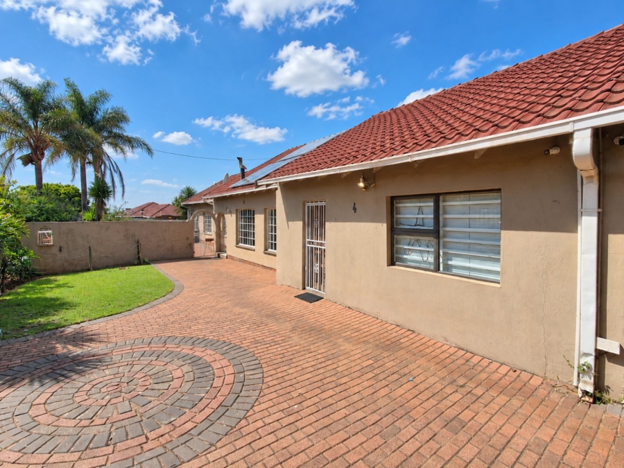 4 Bedroom Property for Sale in Rustivia Gauteng
