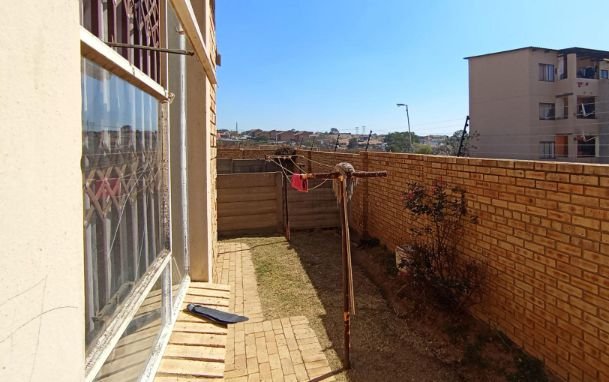 2 Bedroom Property for Sale in Olievenhoutbosch Gauteng