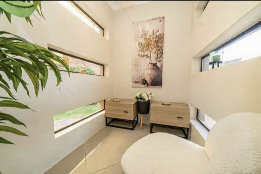 4 Bedroom Property for Sale in Sunair Park Gauteng