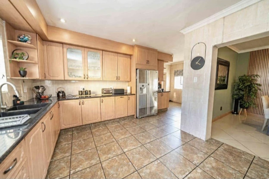 4 Bedroom Property for Sale in Sunair Park Gauteng