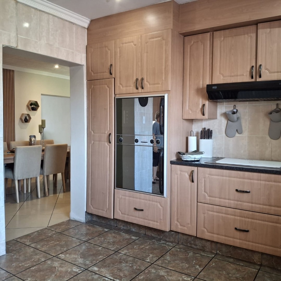 4 Bedroom Property for Sale in Sunair Park Gauteng