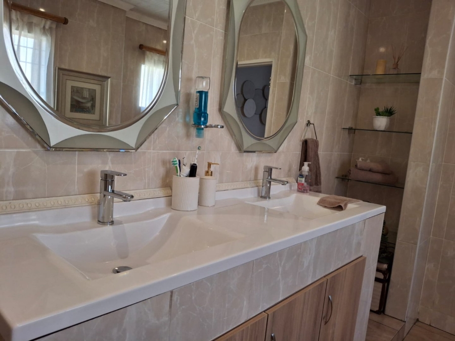 4 Bedroom Property for Sale in Sunair Park Gauteng