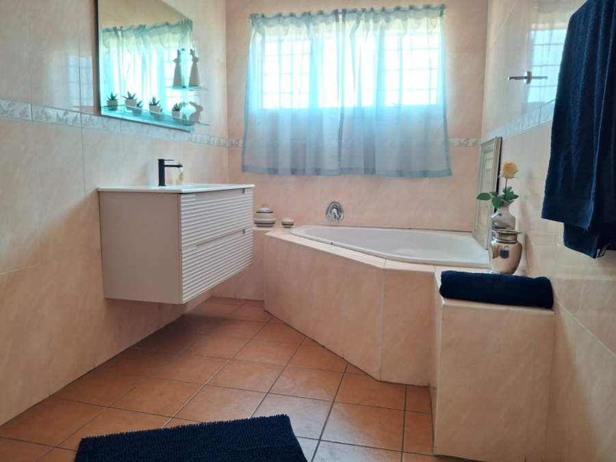 4 Bedroom Property for Sale in Sunair Park Gauteng