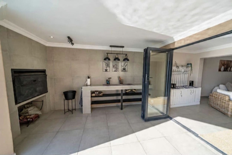 4 Bedroom Property for Sale in Sunair Park Gauteng
