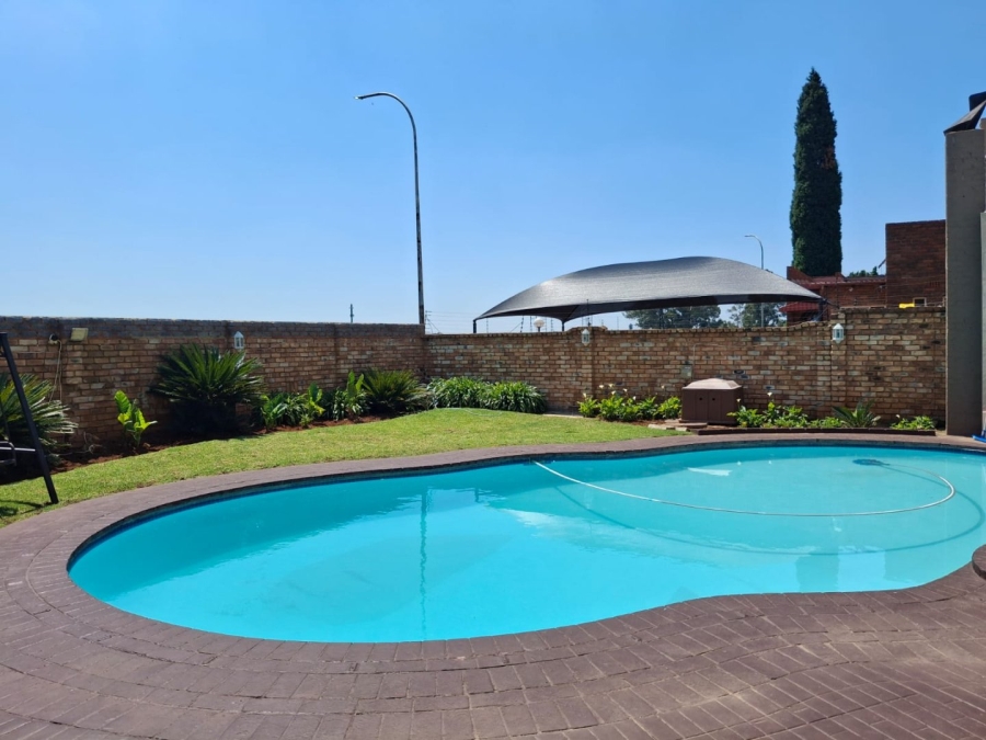4 Bedroom Property for Sale in Sunair Park Gauteng