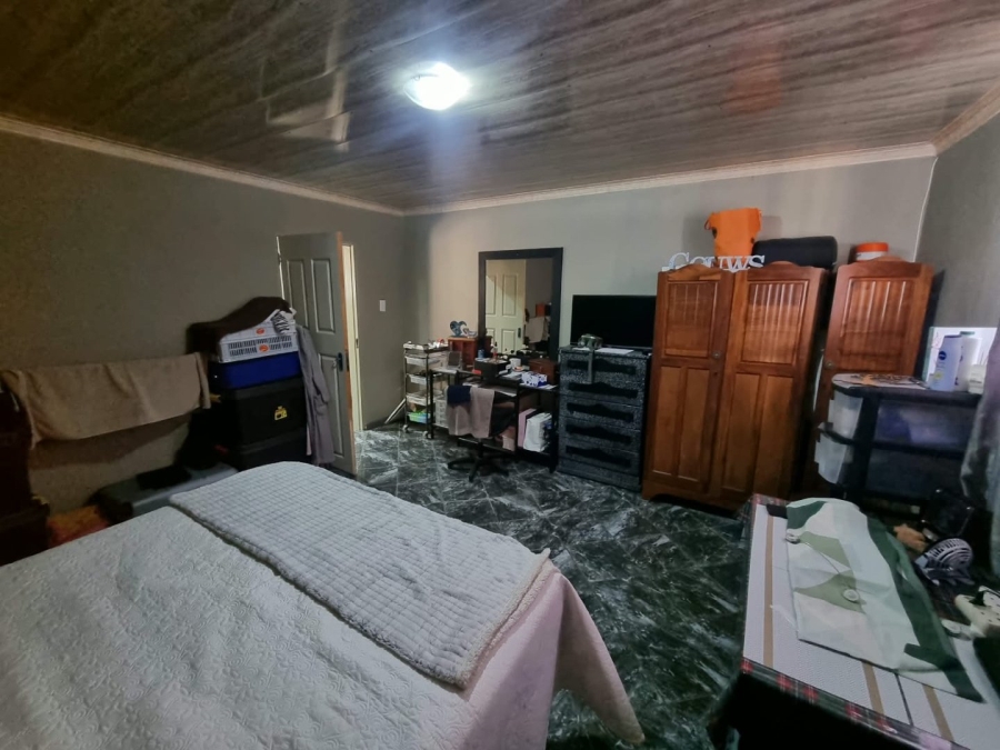 4 Bedroom Property for Sale in Vaaloewer Gauteng