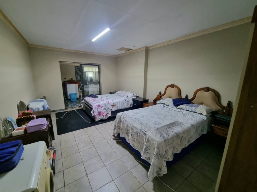 4 Bedroom Property for Sale in Vaaloewer Gauteng